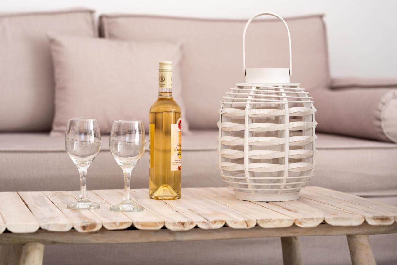 Aerenia Luxury Suites Karterádos Eksteriør billede