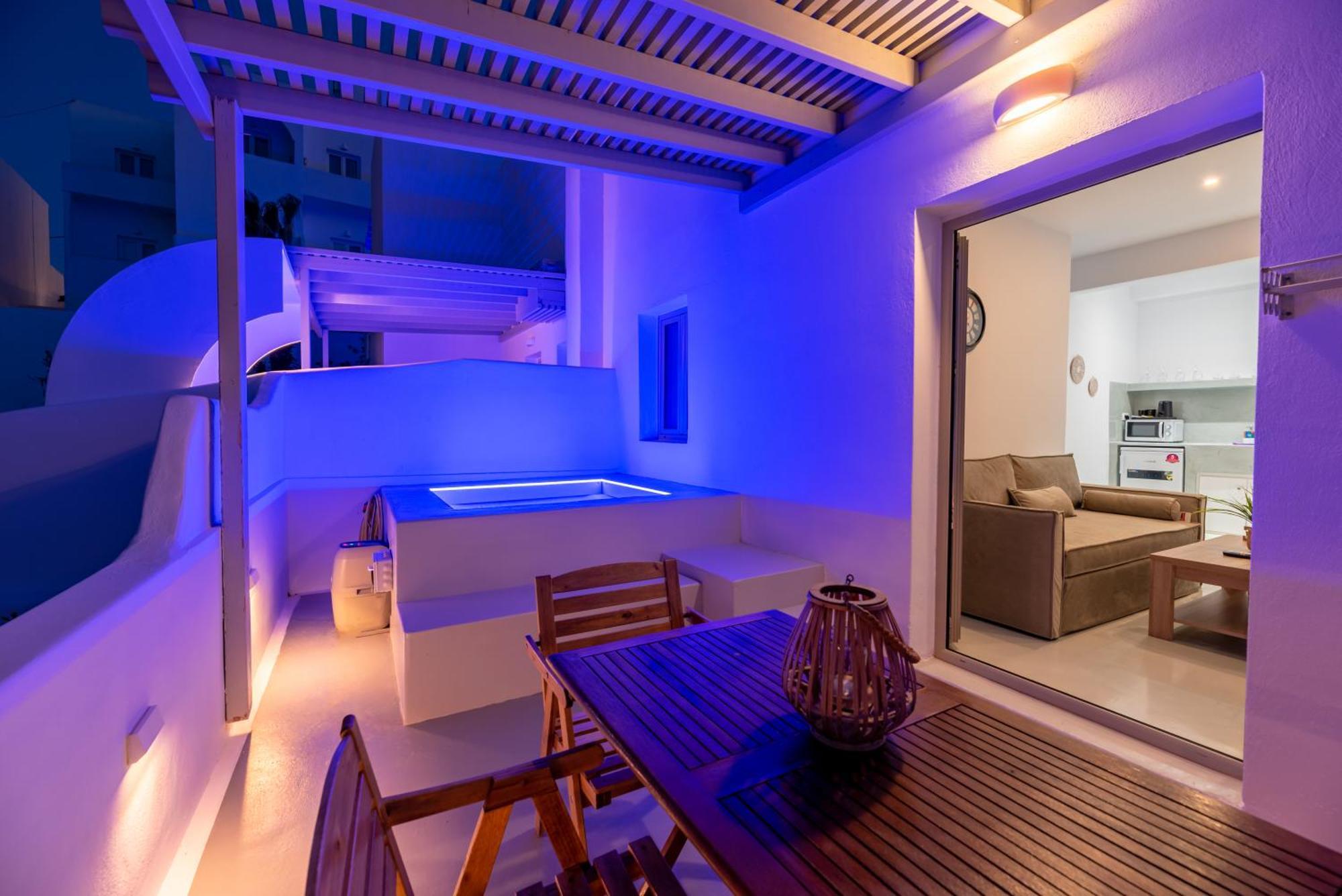 Aerenia Luxury Suites Karterádos Eksteriør billede