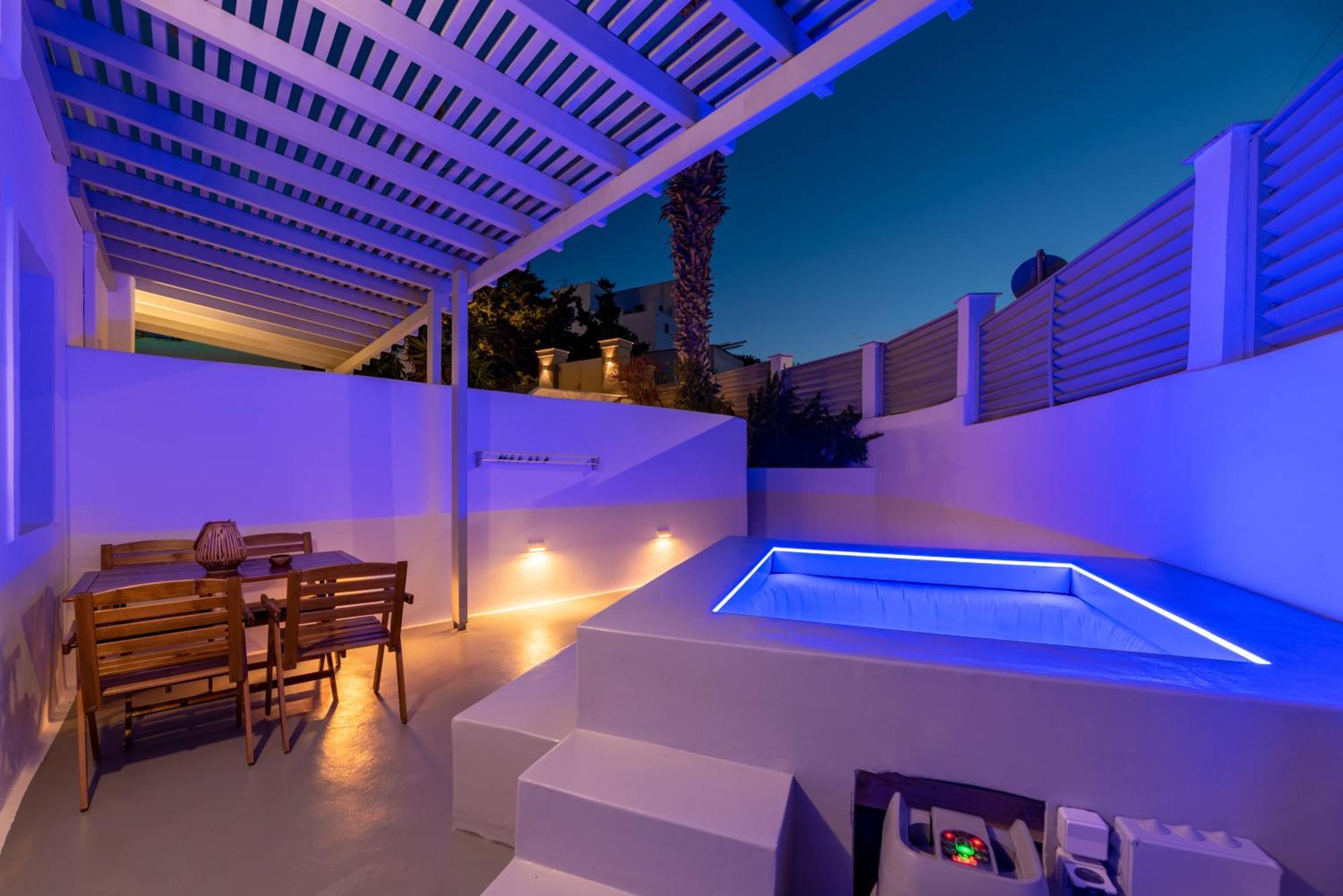 Aerenia Luxury Suites Karterádos Eksteriør billede