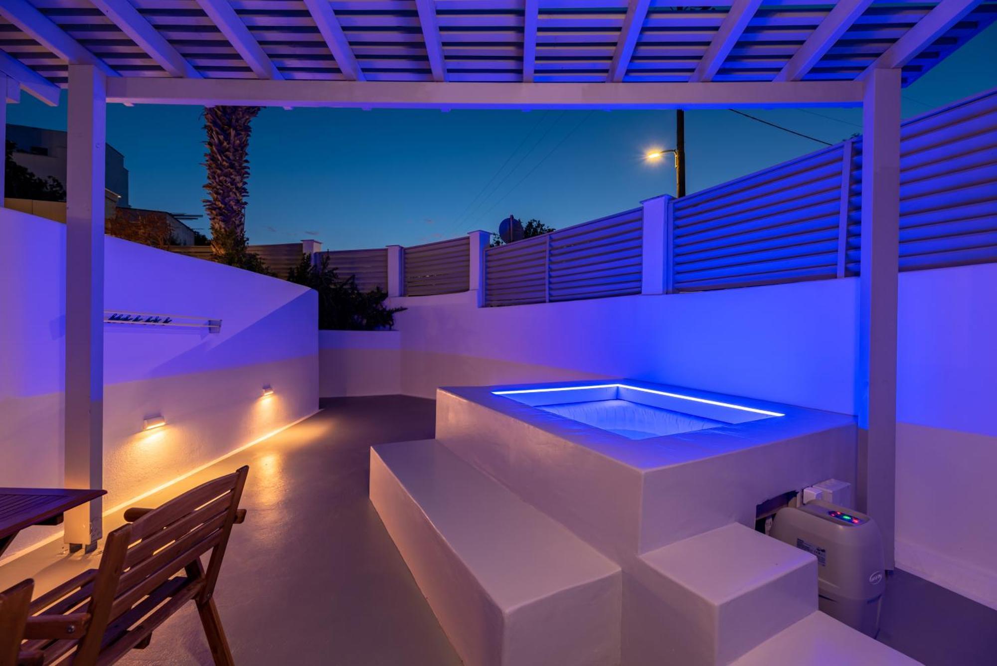 Aerenia Luxury Suites Karterádos Eksteriør billede