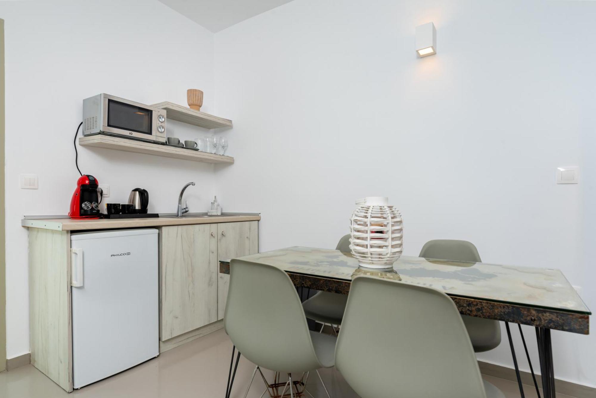 Aerenia Luxury Suites Karterádos Eksteriør billede