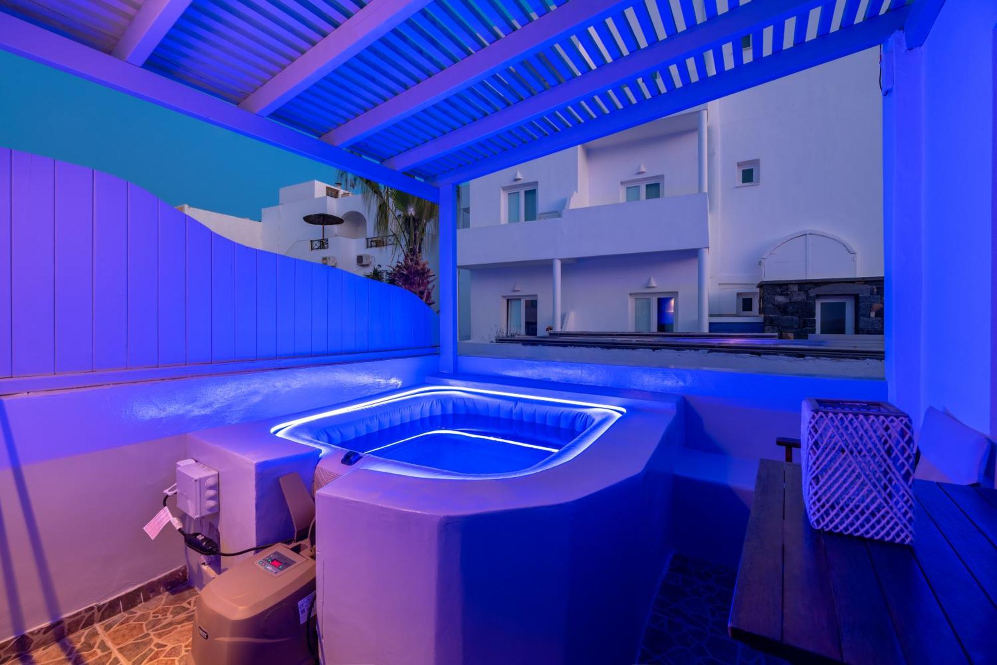 Aerenia Luxury Suites Karterádos Eksteriør billede